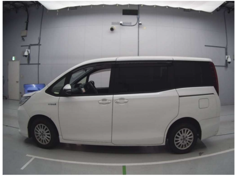 TOYOTA NOAH 2015