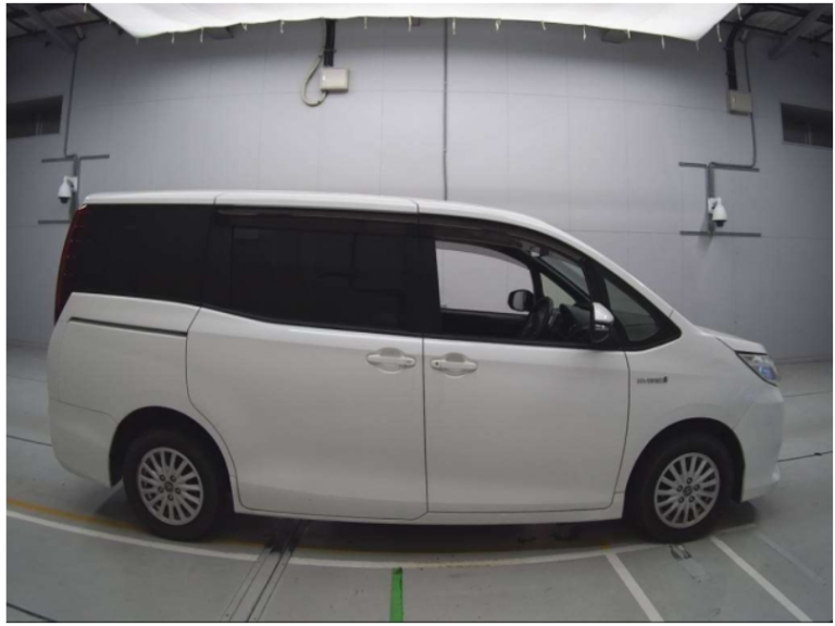 TOYOTA NOAH 2015